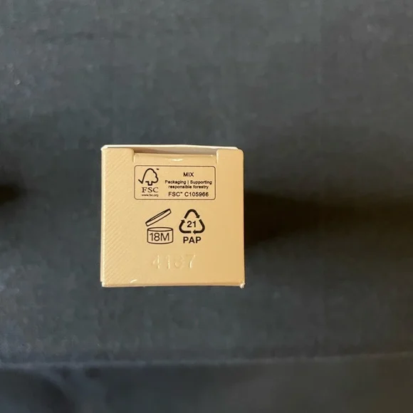 Burberry Gold Case Matte Deep Peach - Picture 6 of 7